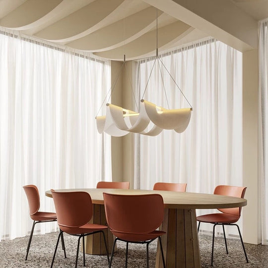 Transformeer uw ruimte met elegantie: ontdek de Swinton-, Long Fabric- en Floating Gauze-kroonluchters