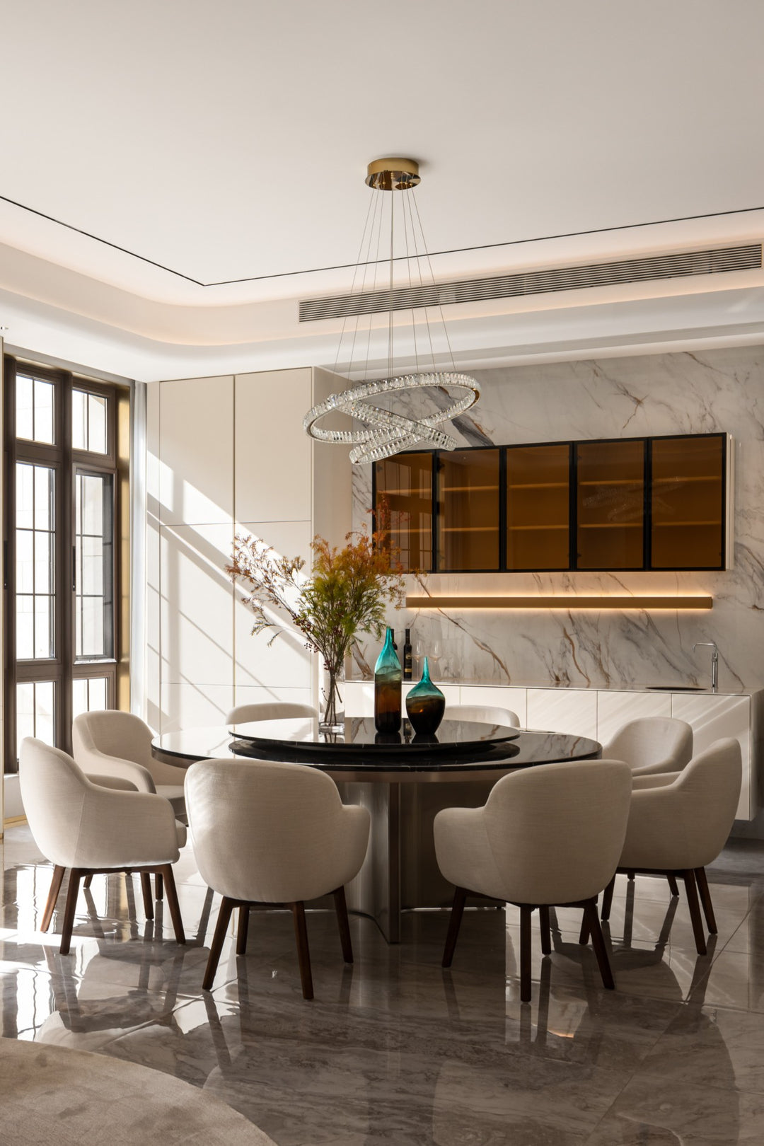 3 rings crystal pendant light above the dining table