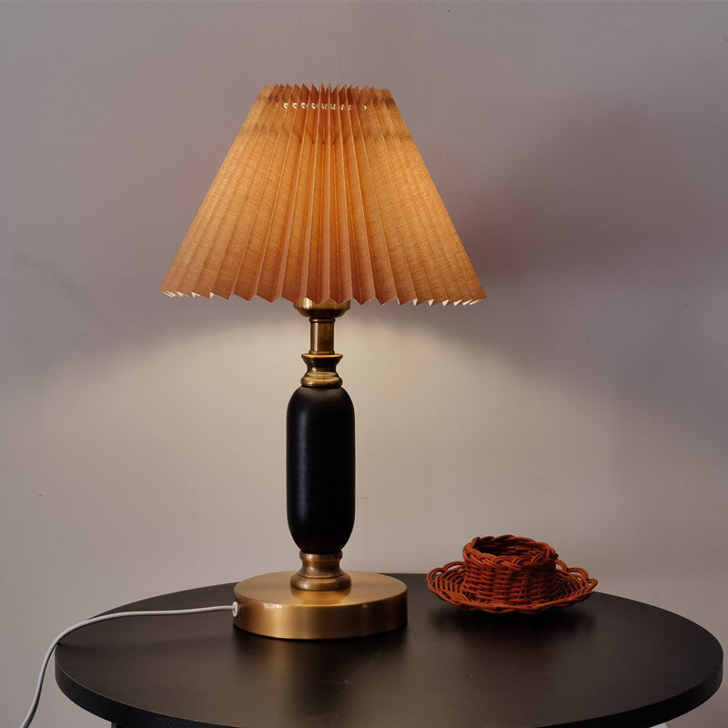 American-Style_Pleated_Table_Lamp_7