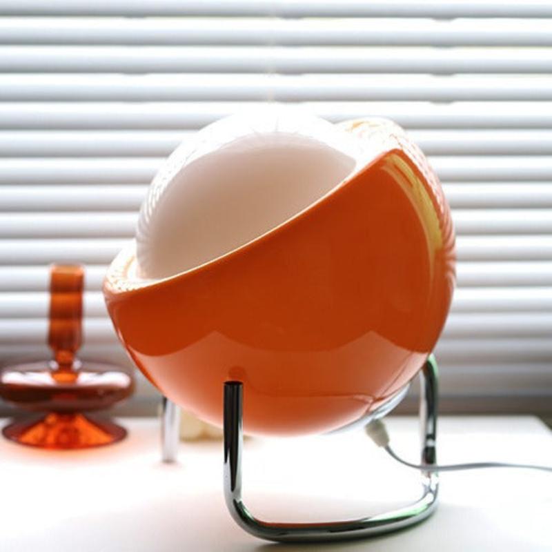 Bauhaus_Yolk_Table_Lamp_2