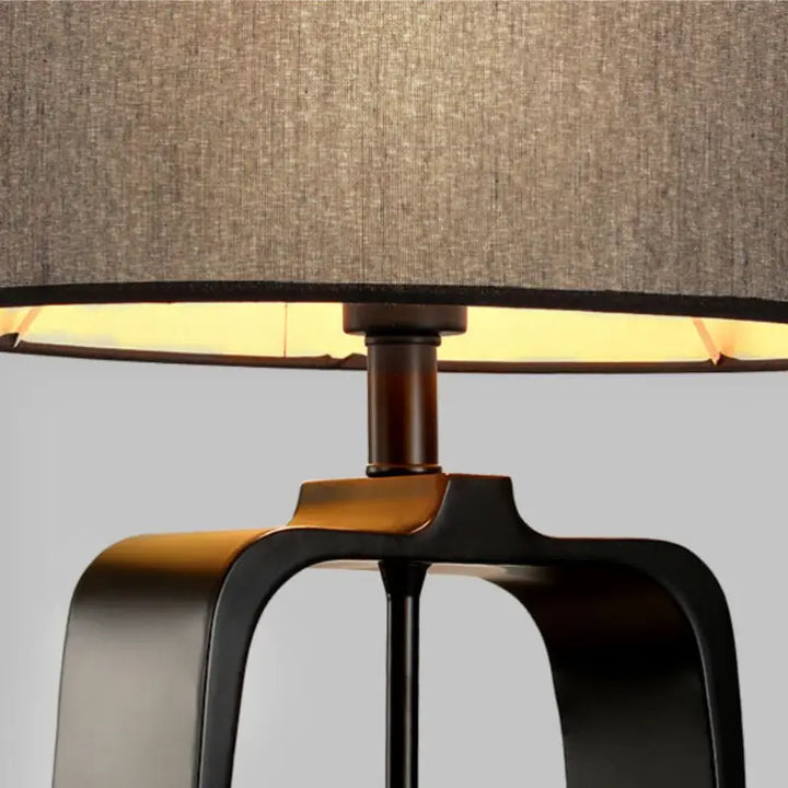Classic_Black_Table_Lamp_A_2