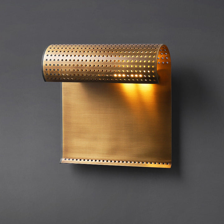 Curled_Edge_Wall_Lamp_08