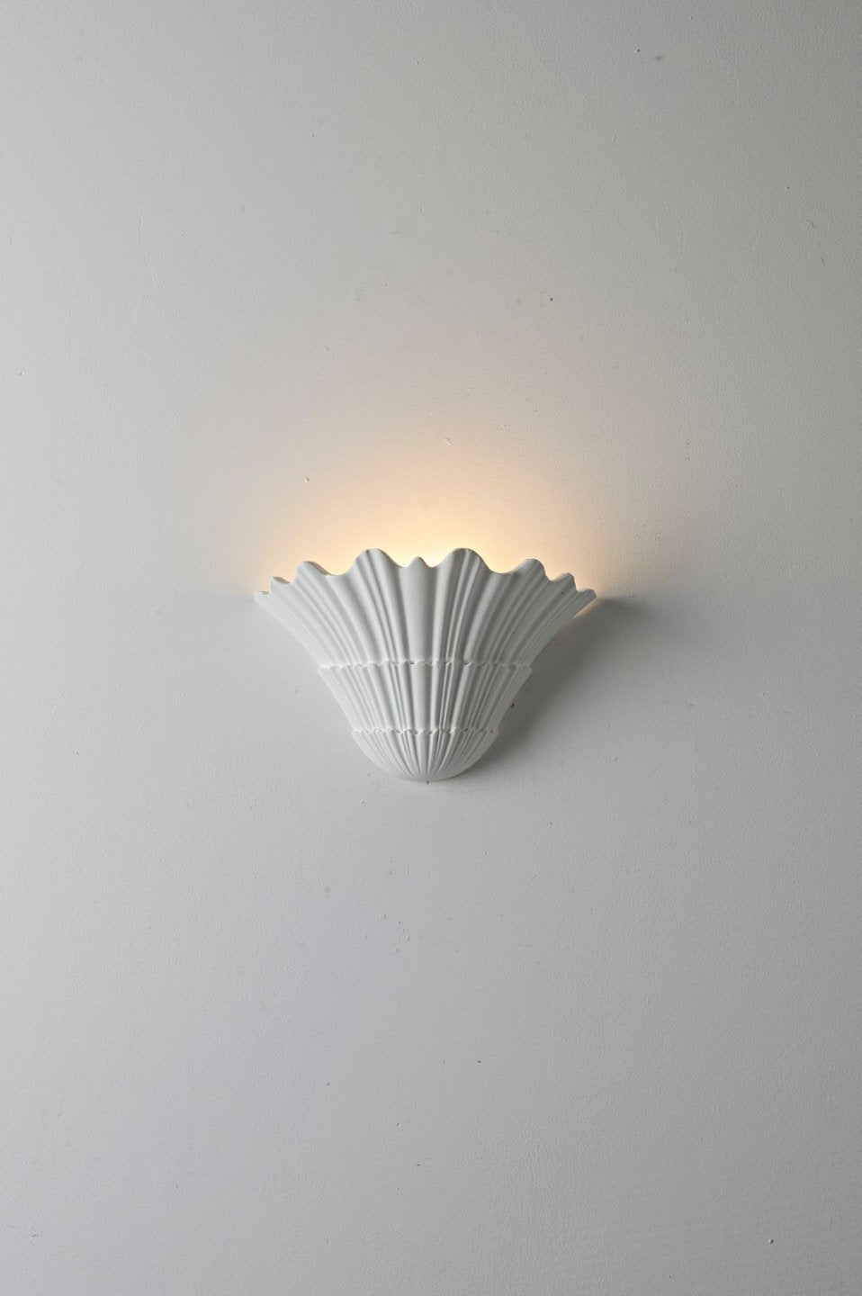 Elfa_Scallops_Wall_Lamp__10