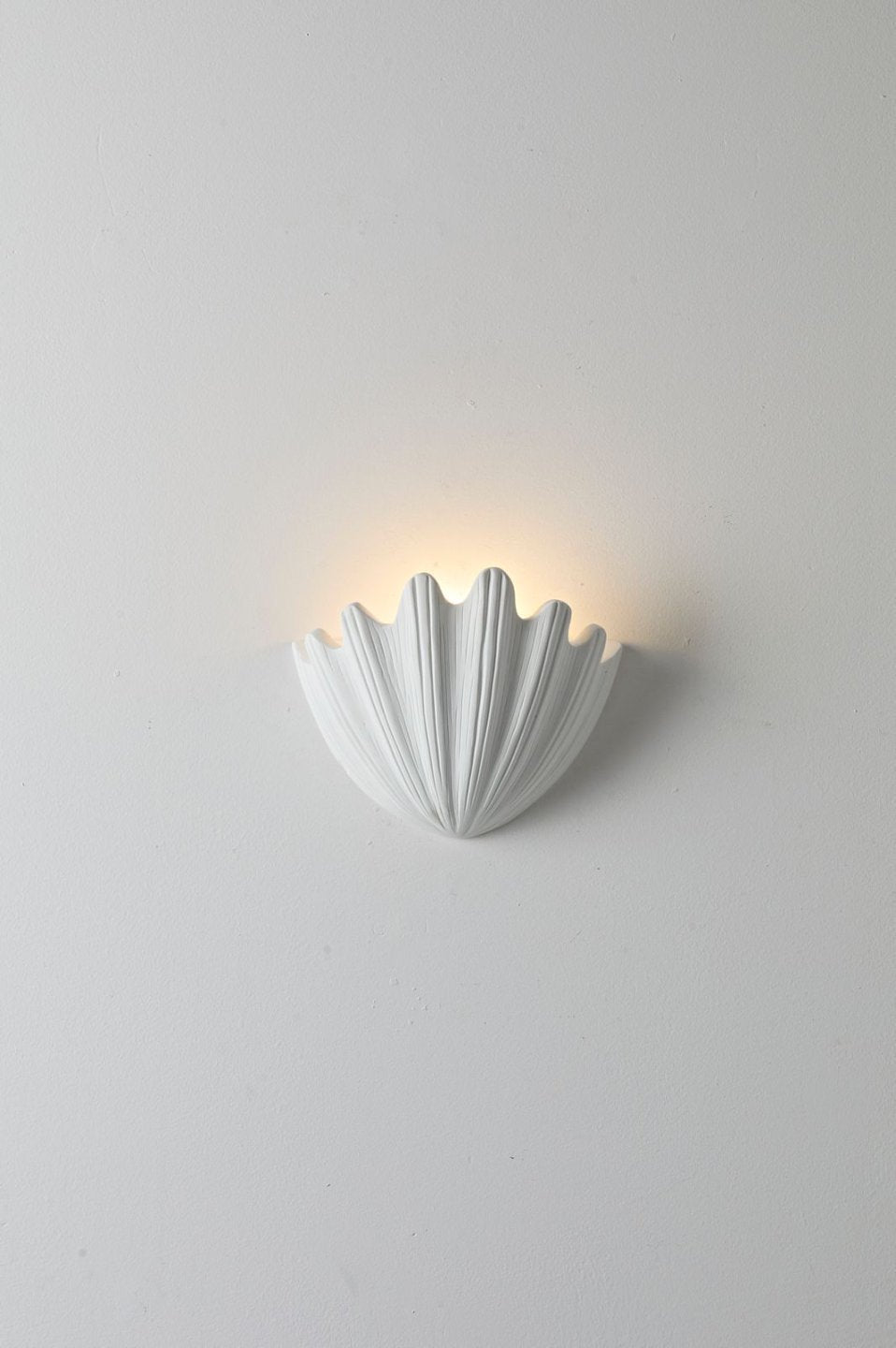Elfa_Scallops_Wall_Lamp__11
