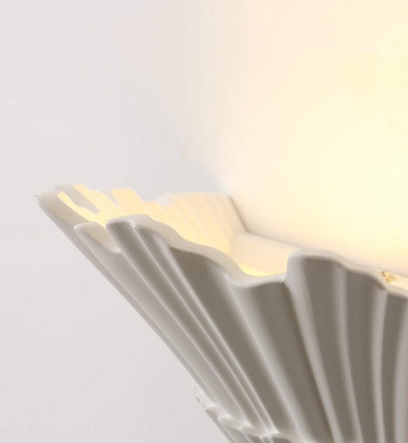Elfa_Scallops_Wall_Lamp__5