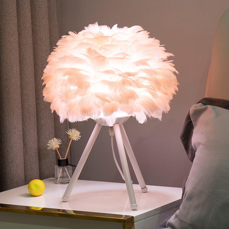 Feather_Tripod_Table_Lamp_14