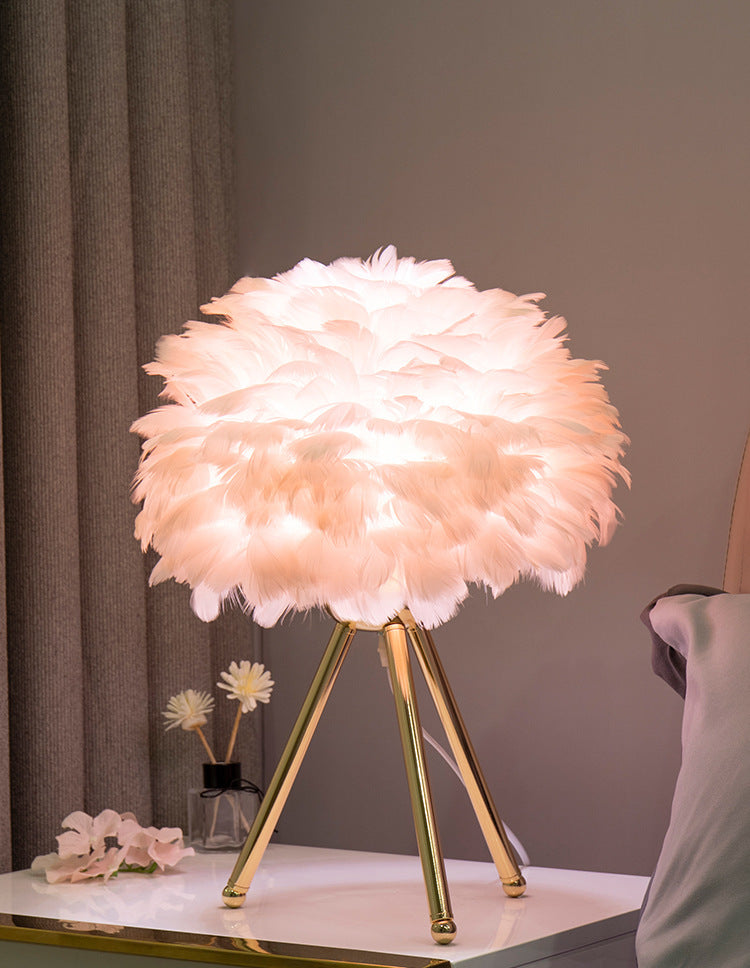 Feather_Tripod_Table_Lamp_15