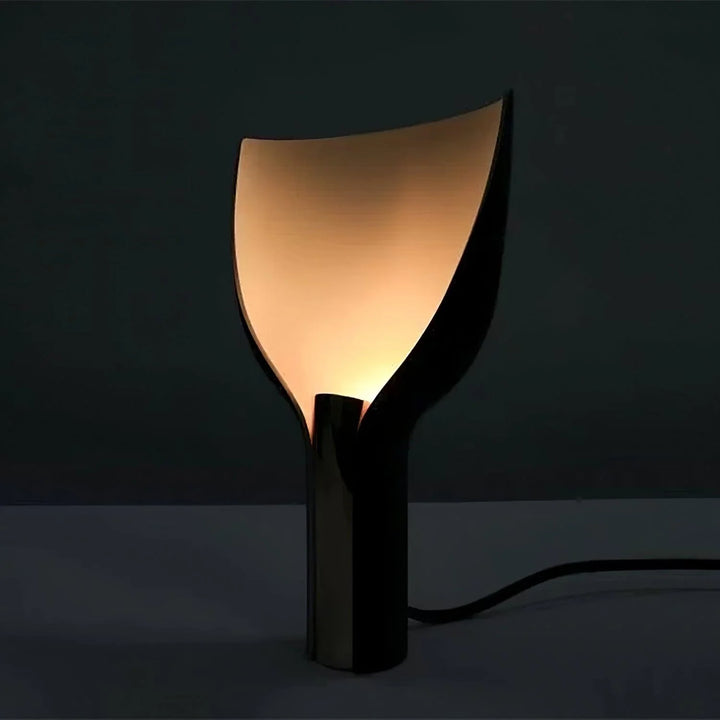 Half-Funnel_Table_Lamp_3