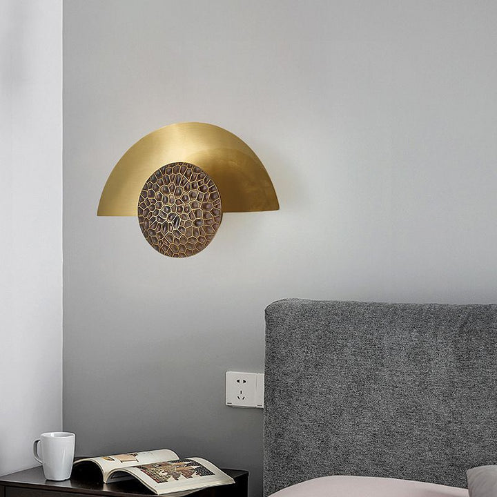 Half_Moon_Wall_Lamp_02