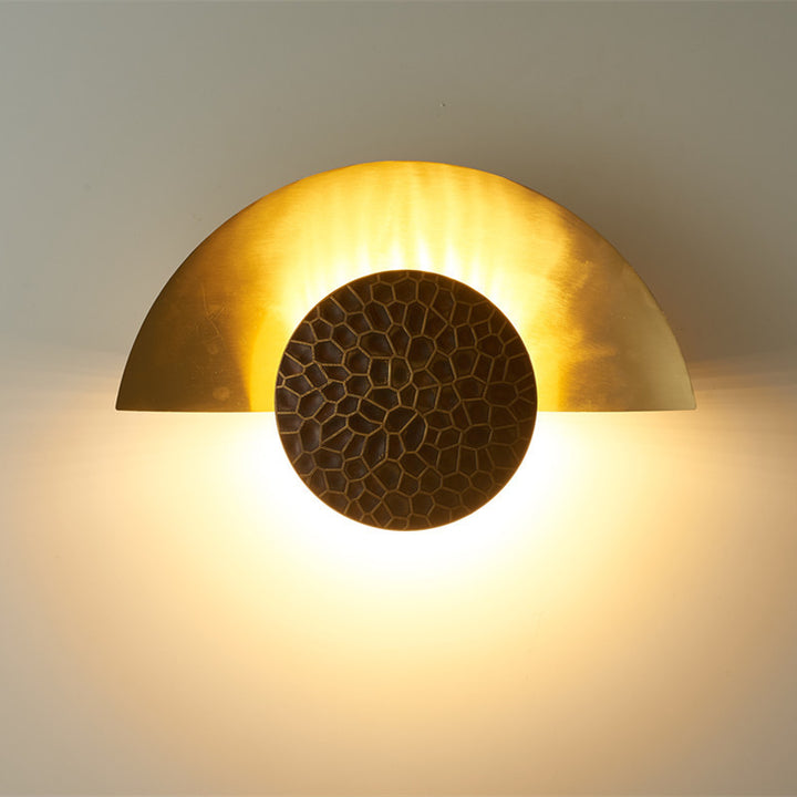 Half_Moon_Wall_Lamp_03