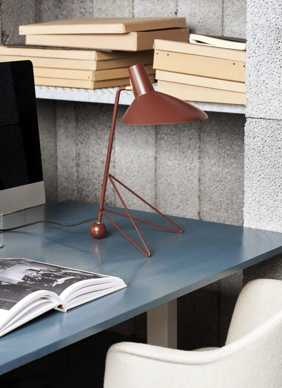 Hie_Triangular_Table_Lamp_3