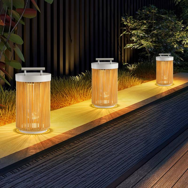 Kyrbis_Solar_Outdoor_Lamp_09