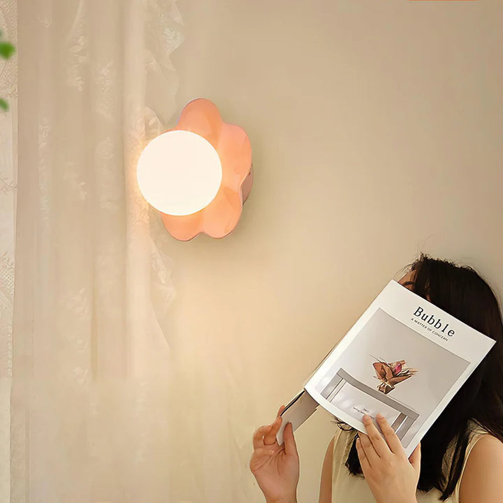 La_Fleur_Wall_Lamp_3