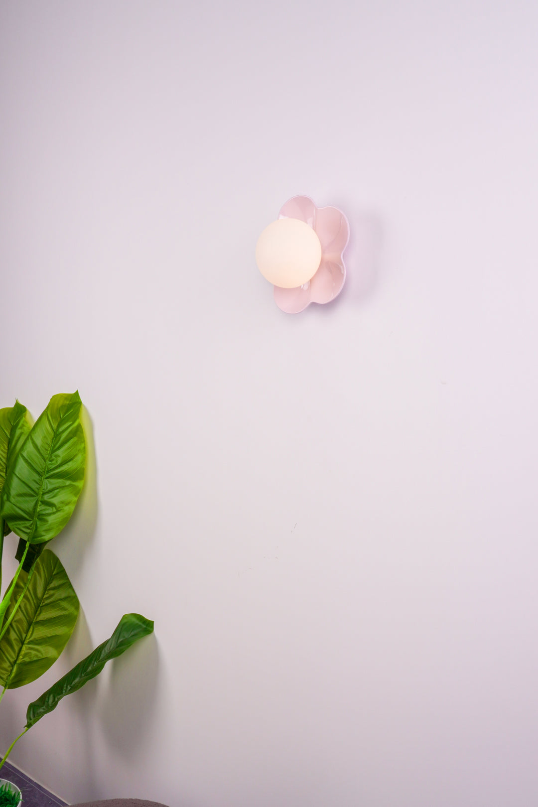 La_Fleur_Wall_Lamp_36