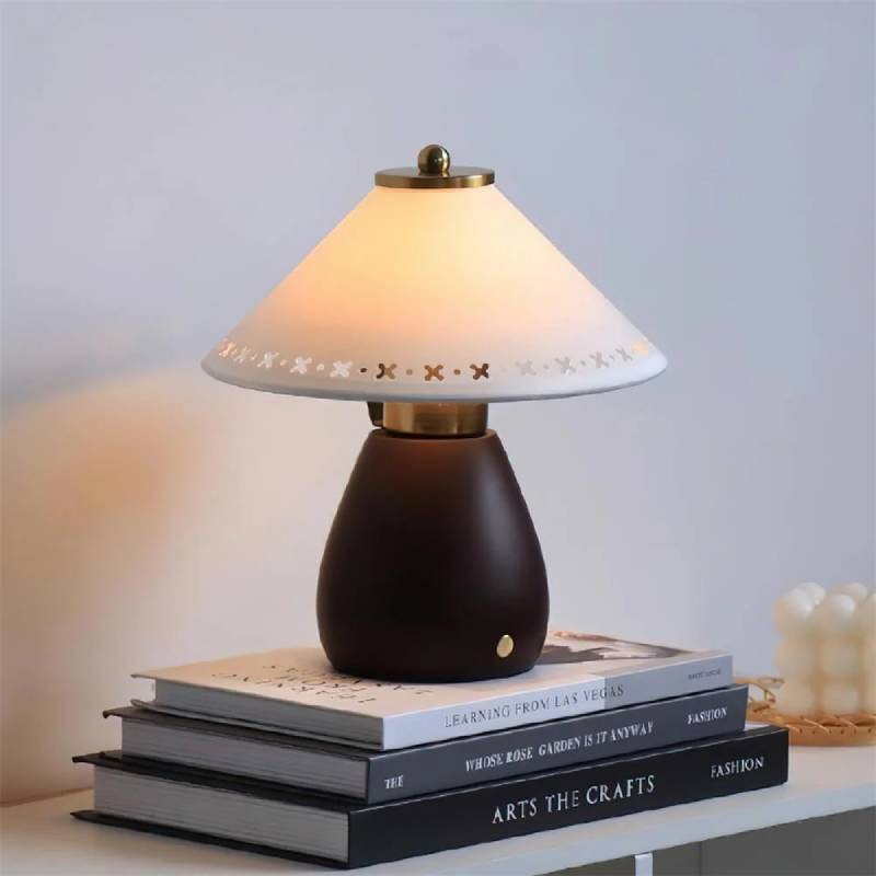 Lantia_Table_Lamp_02