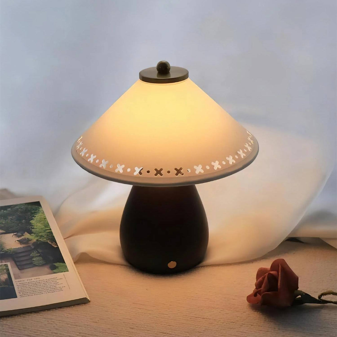 Lantia_Table_Lamp_03