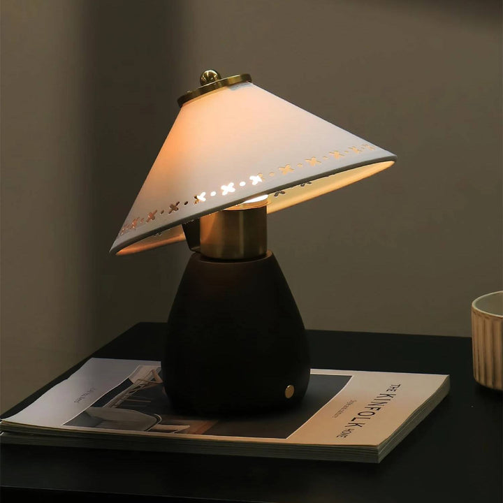 Lantia_Table_Lamp_06