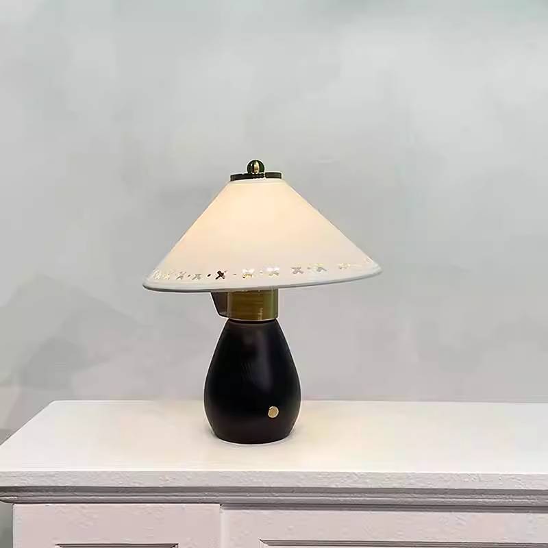 Lantia_Table_Lamp_08