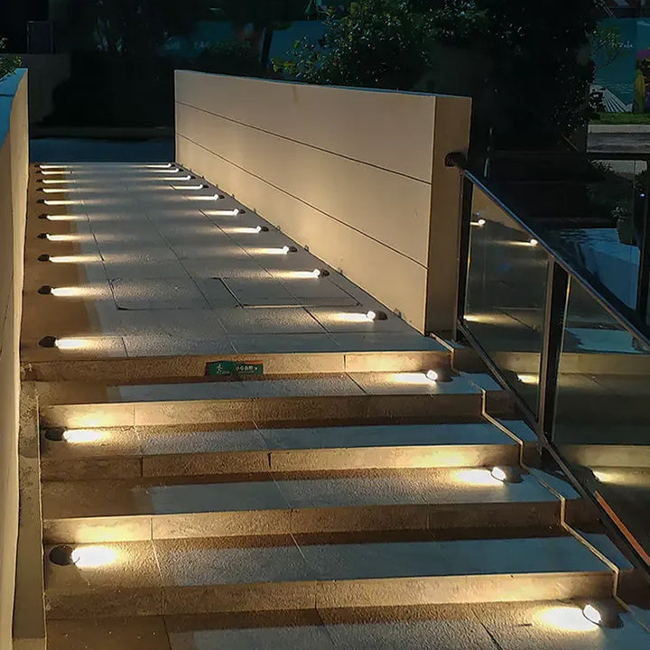 Low_Profile_Outdoor_Path_Light__5