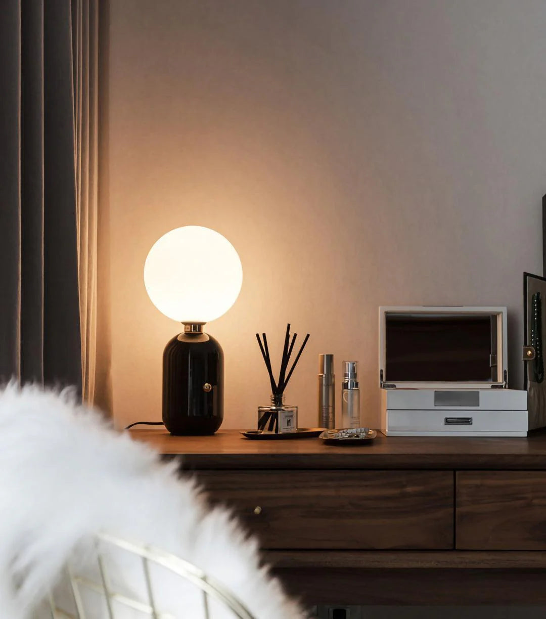 Luxurious_Design_Bedside_Table_Lamp-28