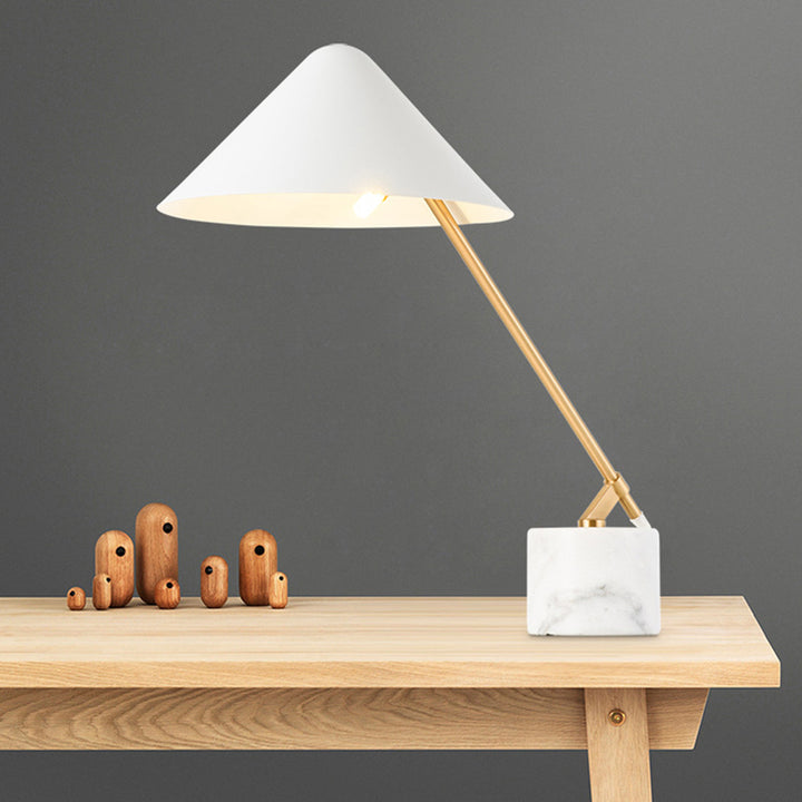 Malix_Table_Lamp_02