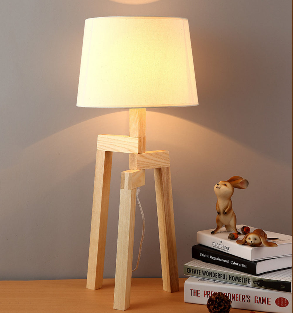 MedLin_Triangle_Table_Lamp_2