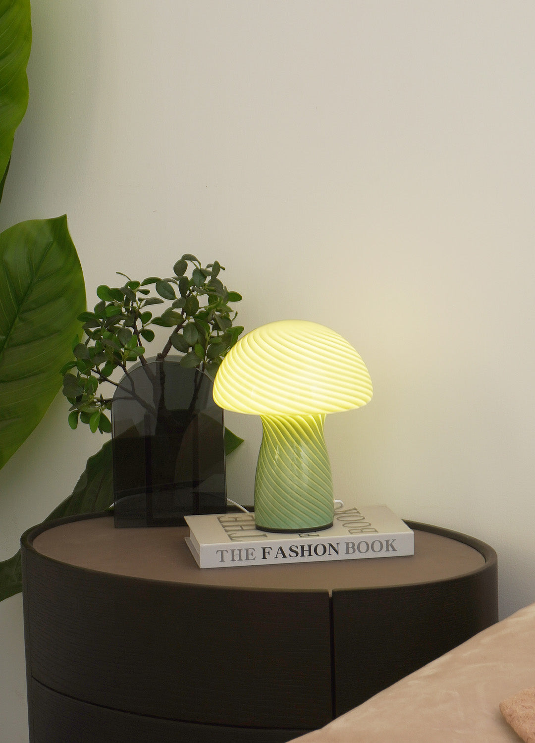 Mushroom_Glass_Twill_Table_Lamp_A_6