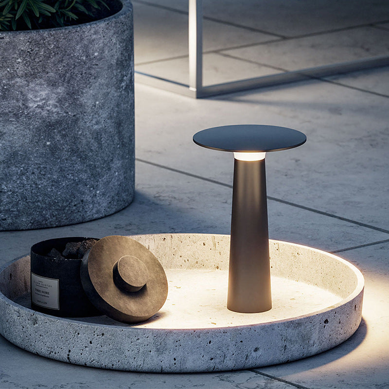 Nora_Disk_Outdoor_Table_Lamp_01