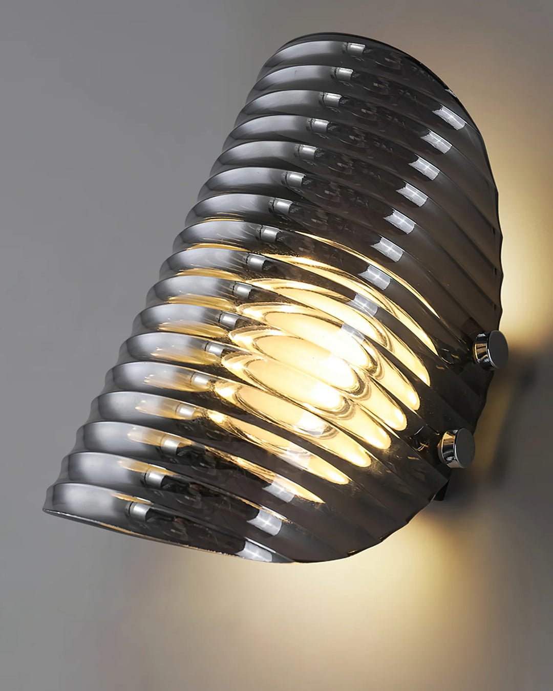 Nordic_Corrugated_Wall_Lamp_3