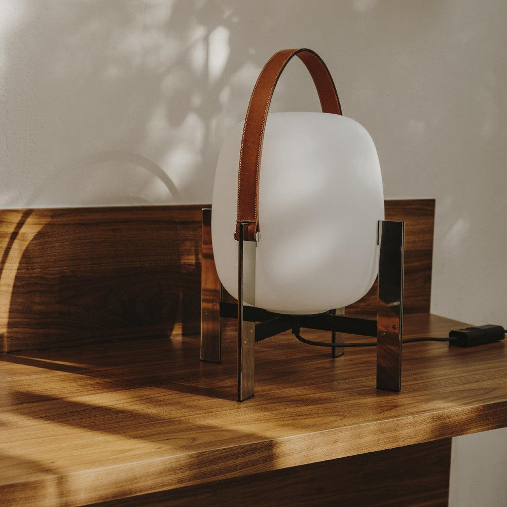 Nordic_Simple_Hand_Table_Lamp_10