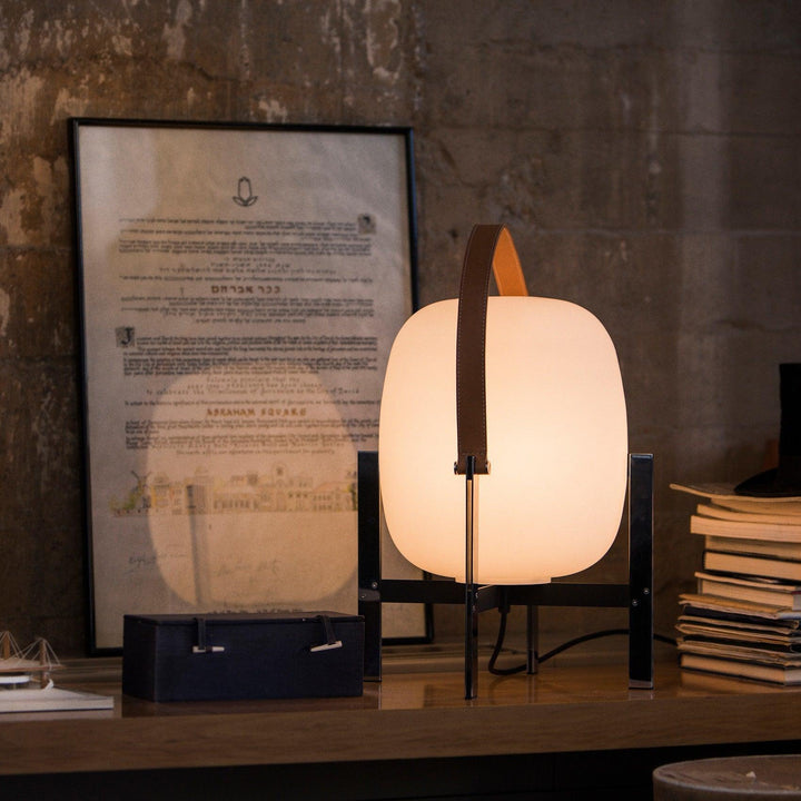 Nordic_Simple_Hand_Table_Lamp_2