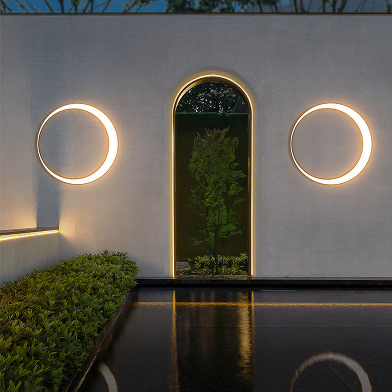 Outdoor Crescent Wall Light 10