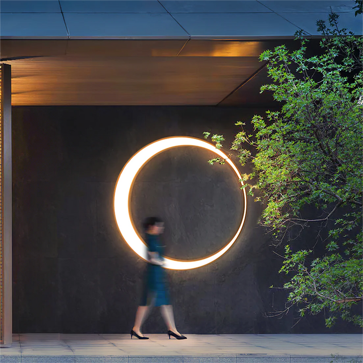 Outdoor Crescent Wall Light 4