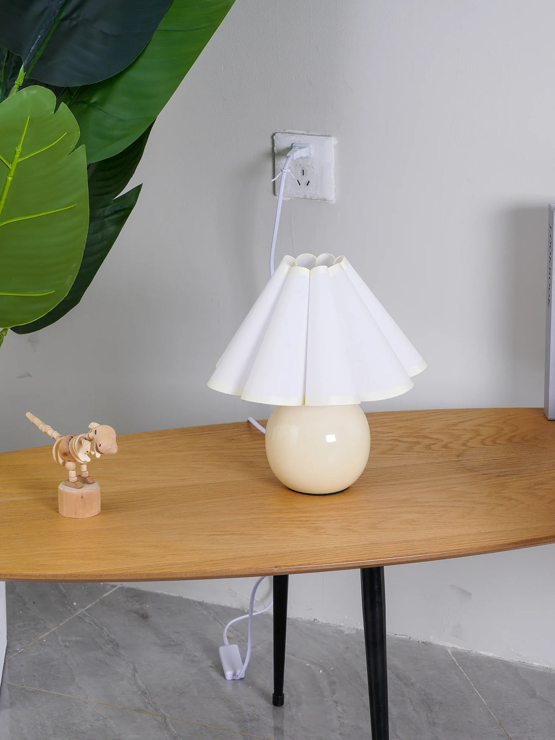 Plaid Pleated Desk Lamp-11