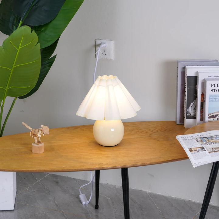 Plaid Pleated Desk Lamp-9