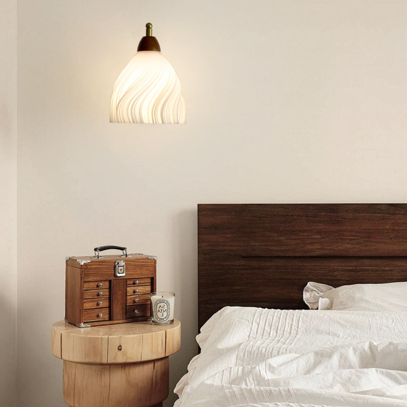 Puff_Skirt_Wall_Lamp_03