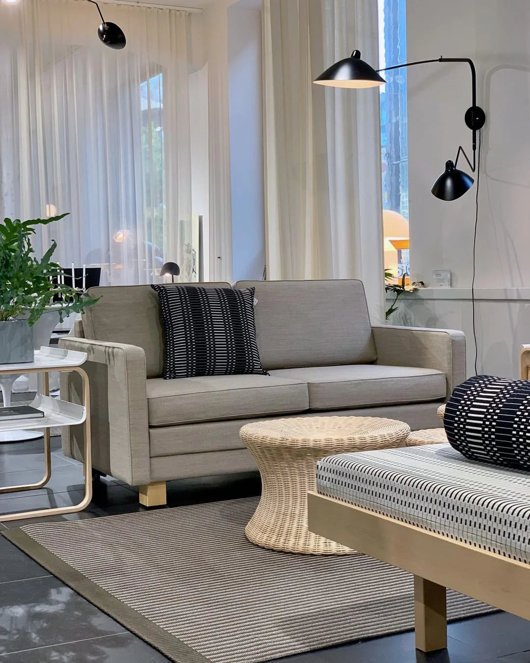 Serge_Mouille_Plug_In_Wall_Lamp_3