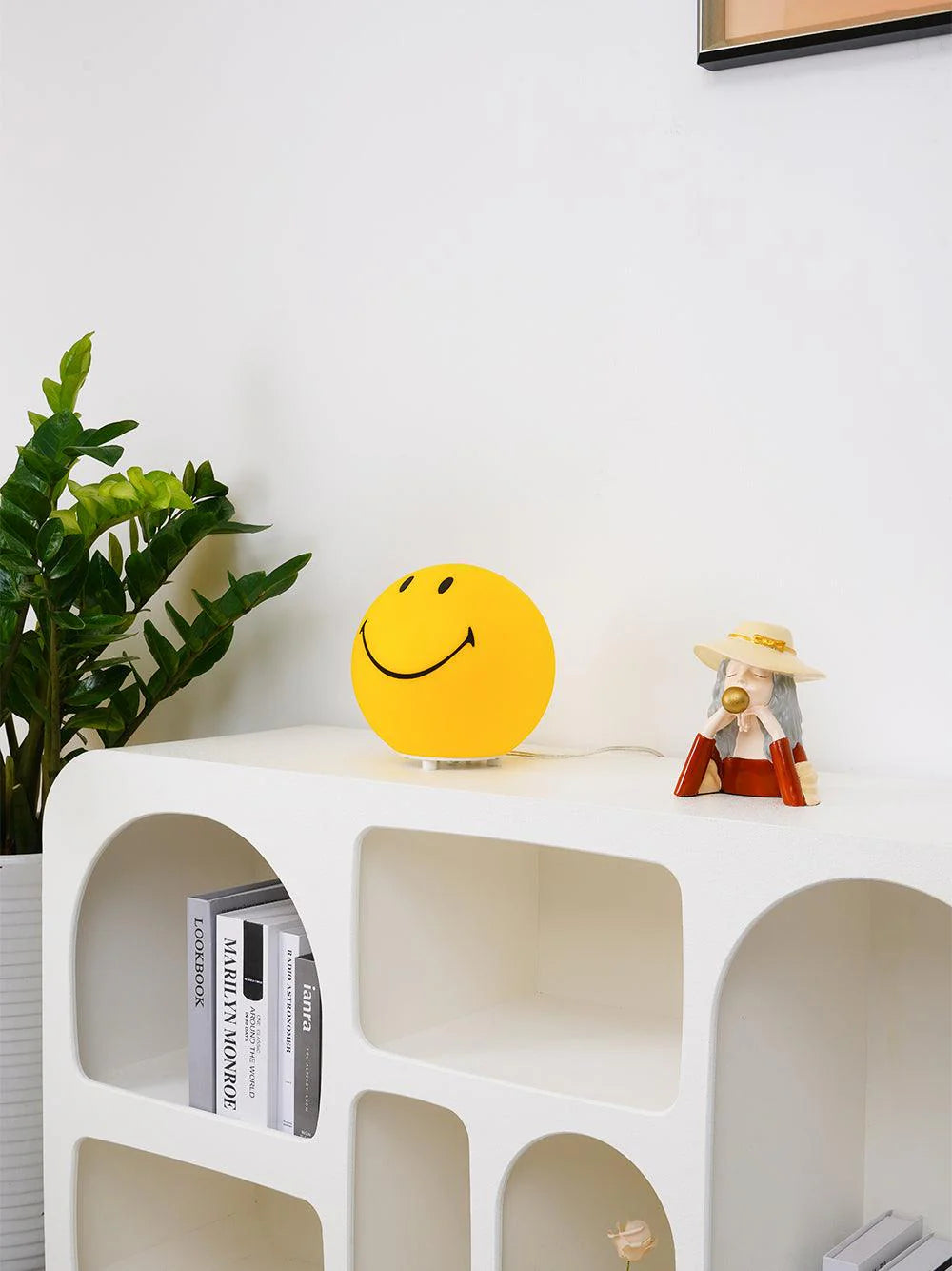 Smiling Face Table Lamp-3