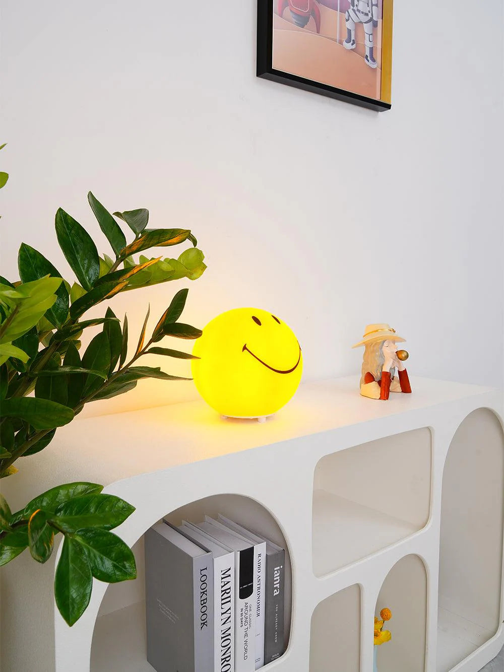 Smiling Face Table Lamp-4