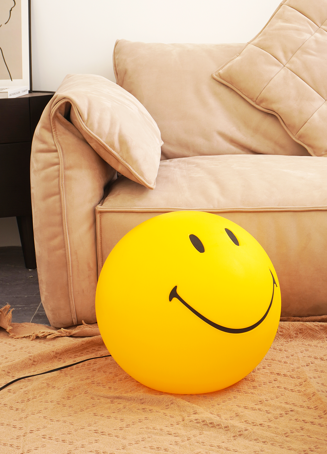 Smiling_Face_Table_Lamp_A_1