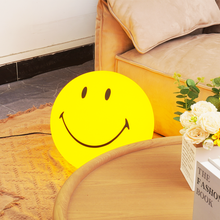 Smiling_Face_Table_Lamp_A_3