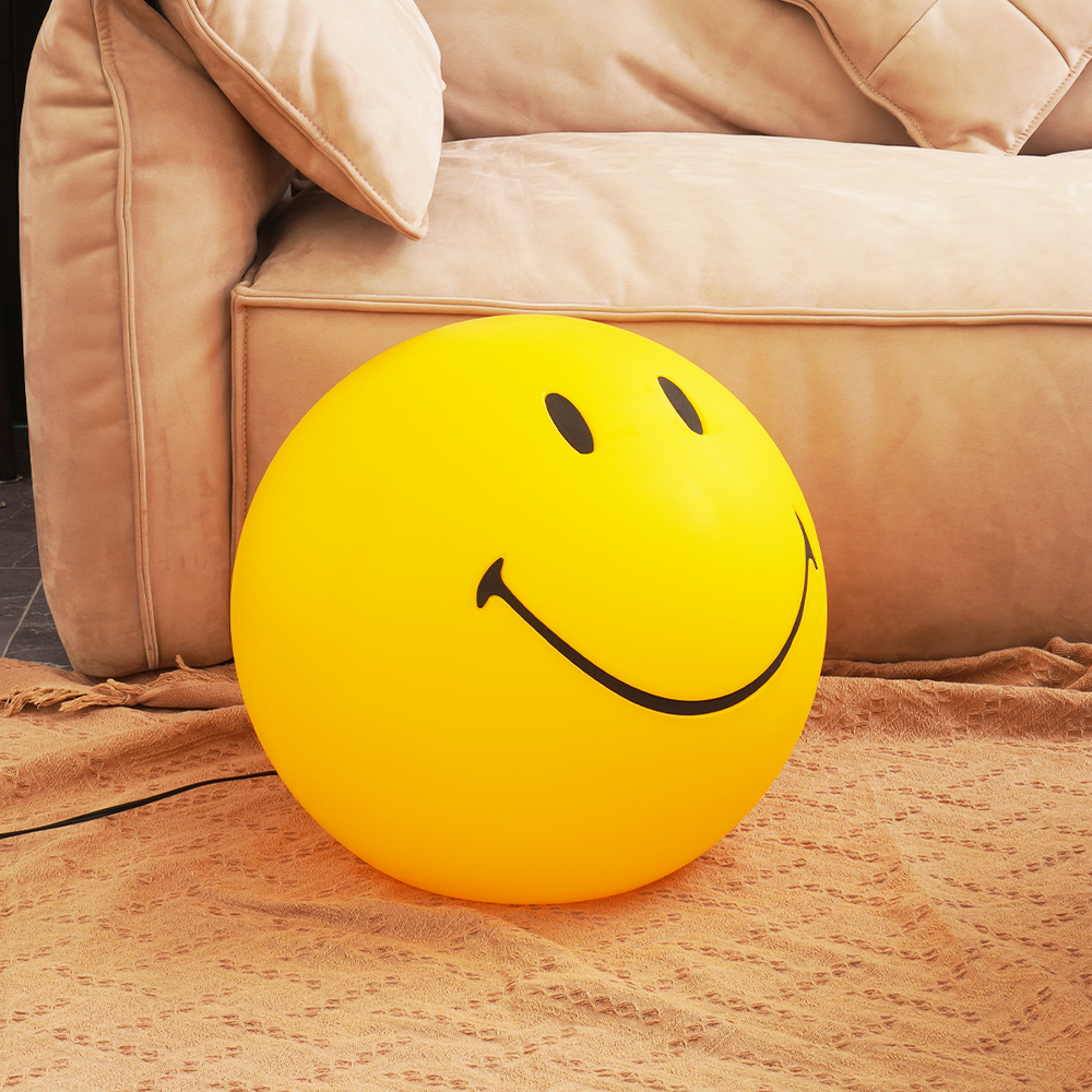 Smiling_Face_Table_Lamp_A_4
