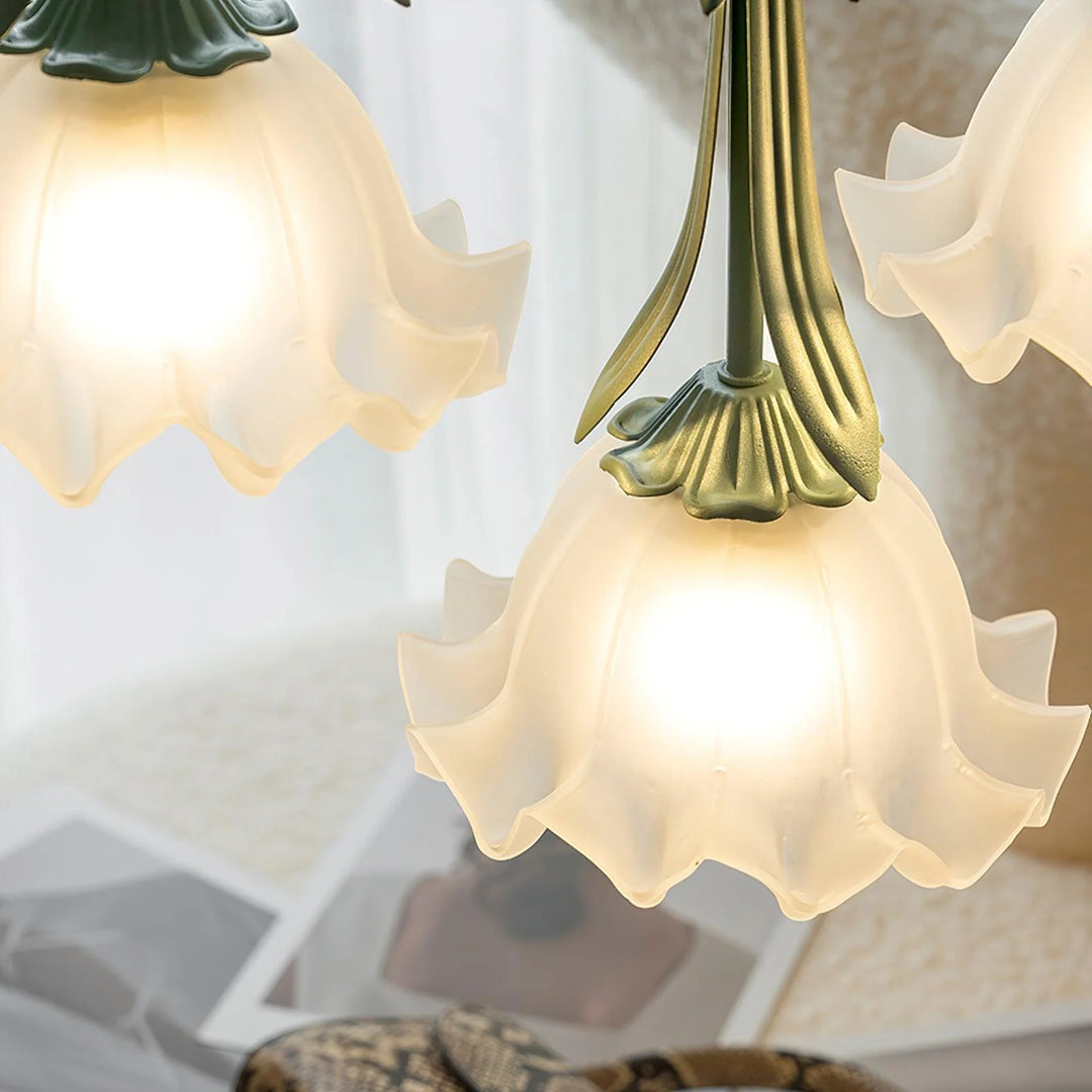 The Details of Valley Lily Pendant Light
