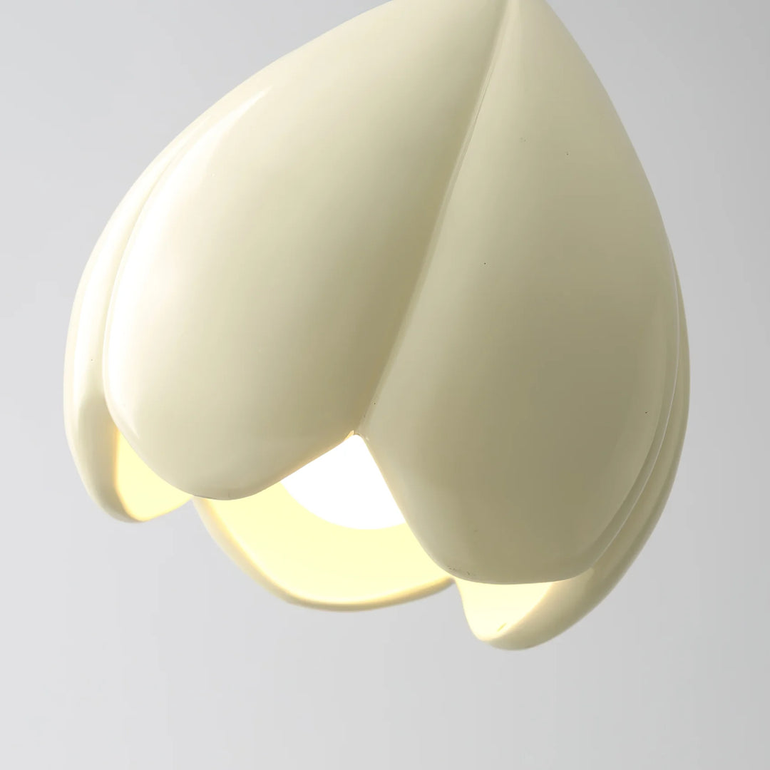 The Lamp Shade Flower Bud Pendant Lamp