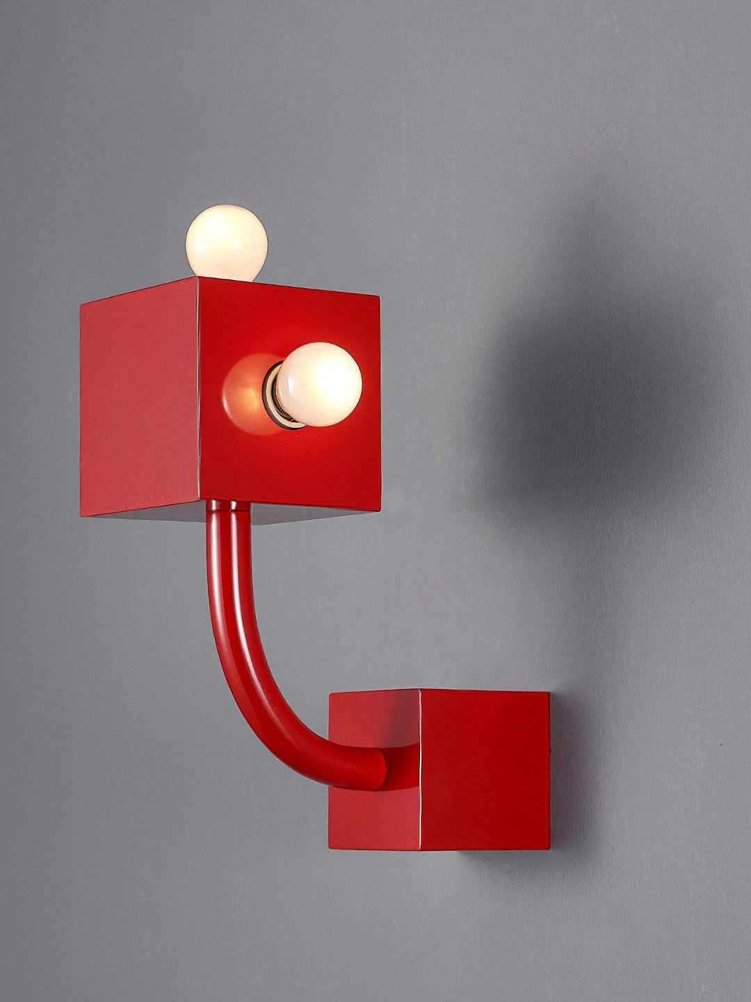 Three_red_cube_wall_lamp_17