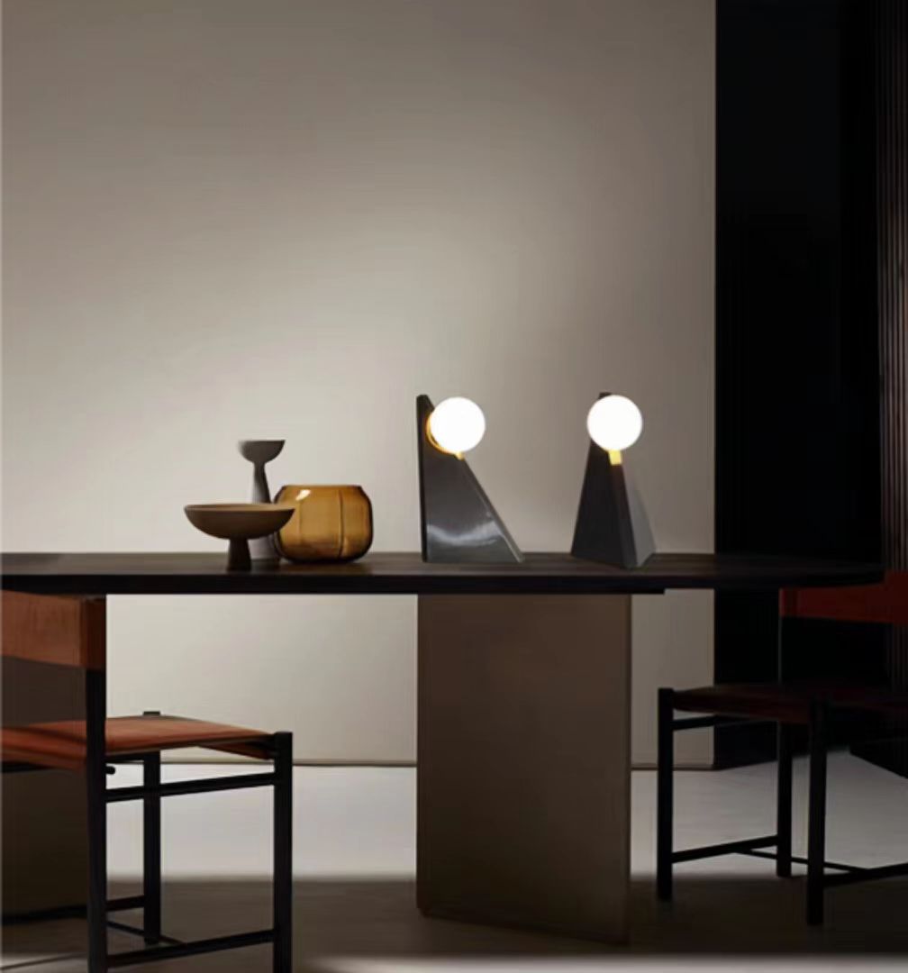 Triangular_Tower_Table_Lamp_6