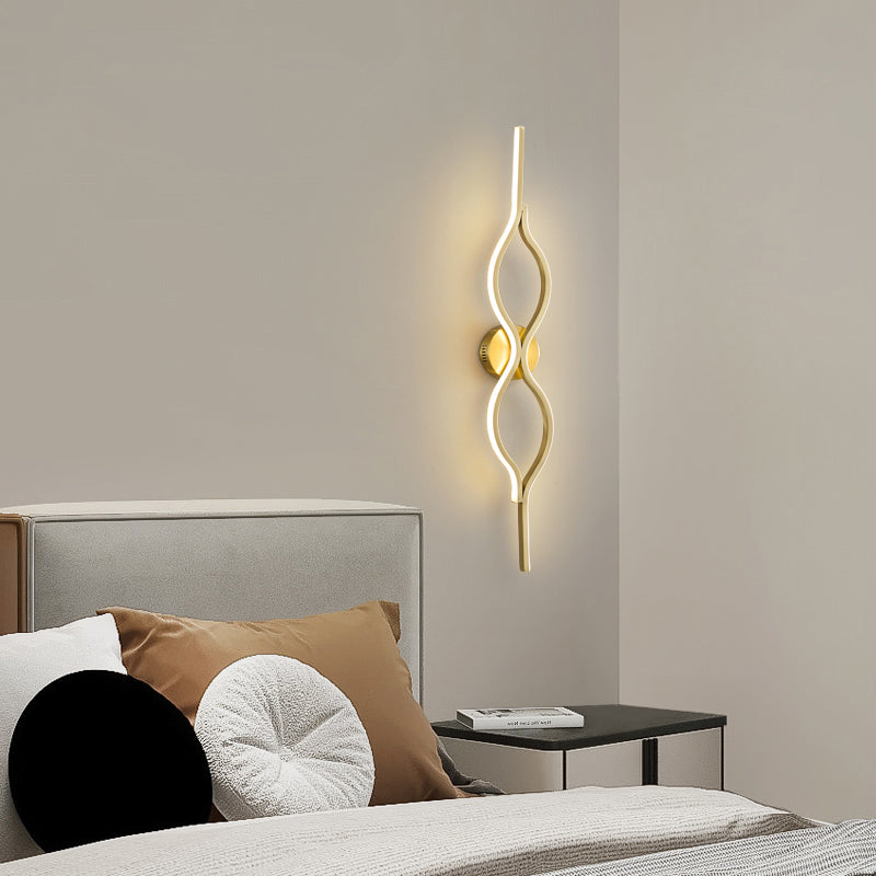 Twist_Shaped_Wall_Light_02