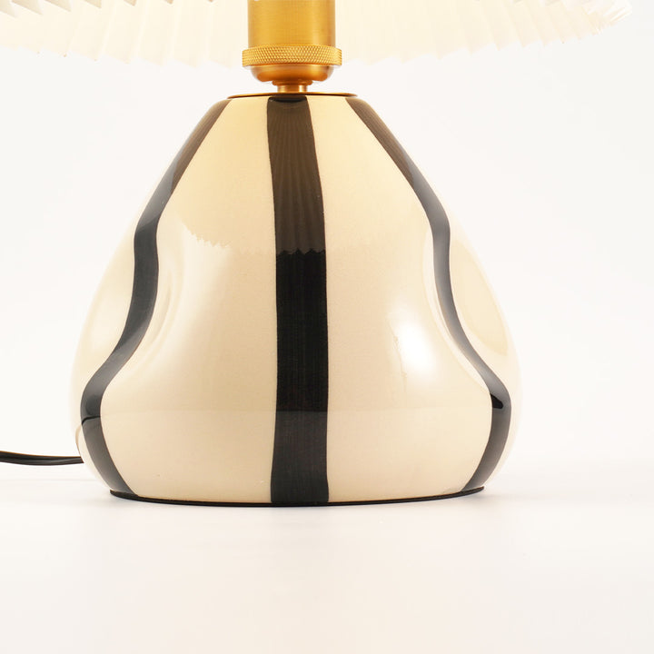 Vintage_Ceramic_Table_Lamp_r_2