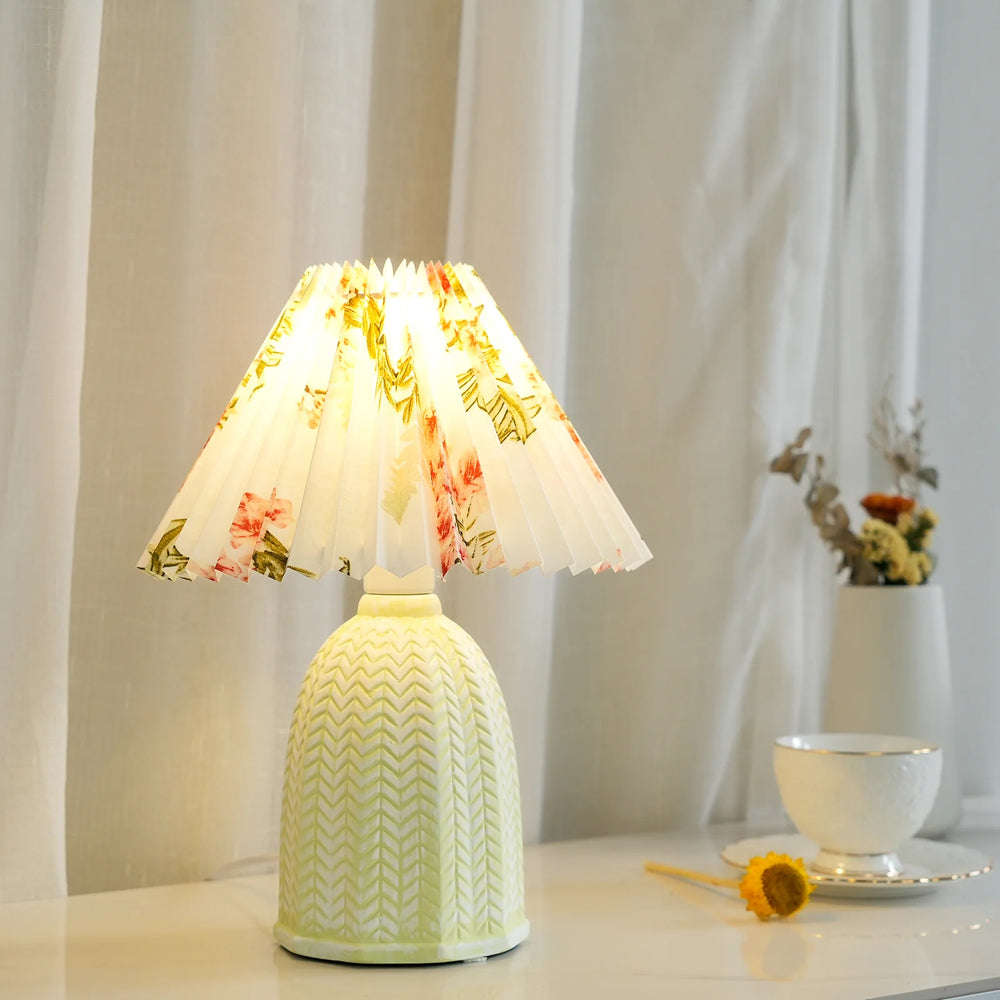 Vintage Pleated Little Desk Lamp-4