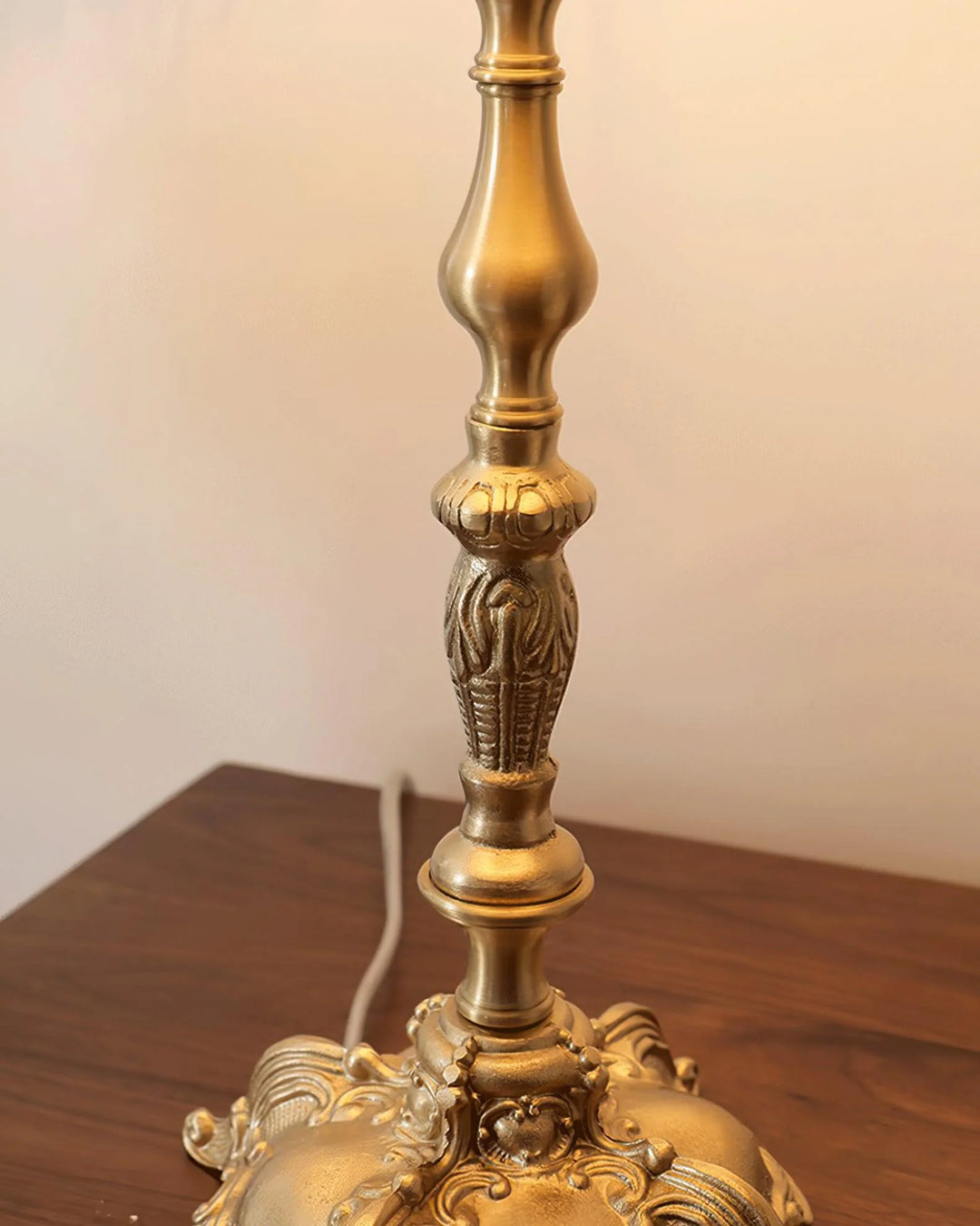 Vintage Tassel Table Lamp-6